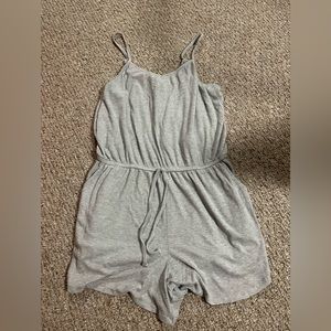 💥5 for $20💥 gray and white romper